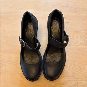 Born Black Mary Jane’s size 10